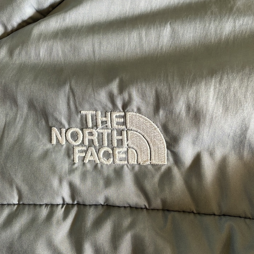 North Face Girls Winter Coat, Child’s Size small, Gray and Purple - Picture 2 of 7